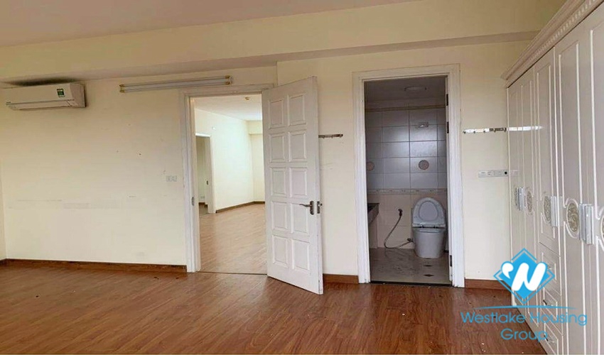  An affordable apartment with 3 bedrooms with unfunished for rent in Ciputra. 